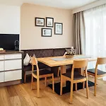 Schneeweiss Lifestyle - - Living * Serfaus
