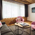 Apartman Schneeweiss Lifestyle - - Living Serfaus