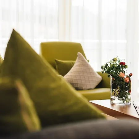 Schneeweiss Lifestyle - - Living Apartment Serfaus