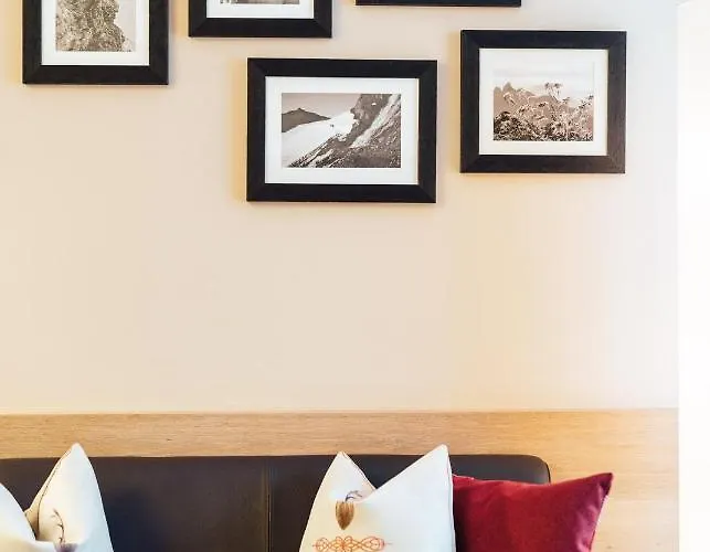 Schneeweiss Lifestyle - - Living * Serfaus