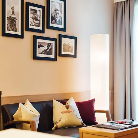 Schneeweiss Lifestyle - - Living Apartment