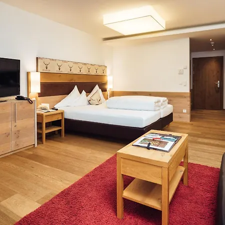 Schneeweiss Lifestyle - - Living Apartment