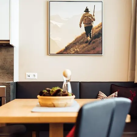 Schneeweiss Lifestyle - - Living Appartement Serfaus