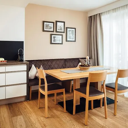 Schneeweiss Lifestyle - - Living * Serfaus