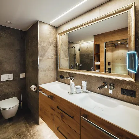 Schneeweiss Lifestyle - - Living Appartement Serfaus