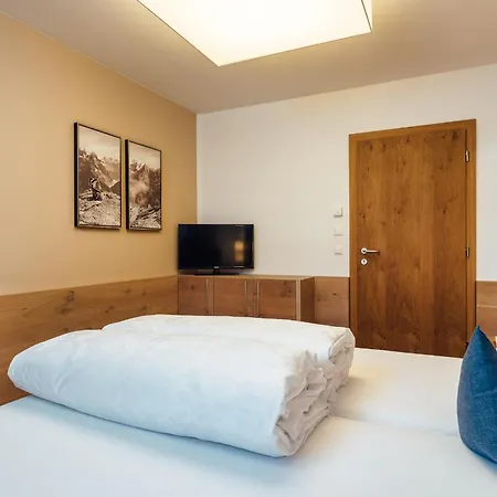 Schneeweiss Lifestyle - - Living Serfaus