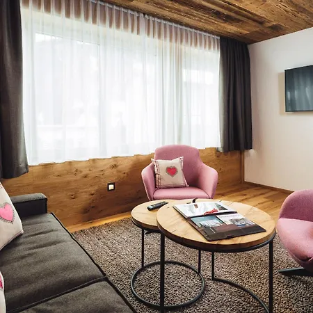 Appartement Schneeweiss Lifestyle - - Living Serfaus